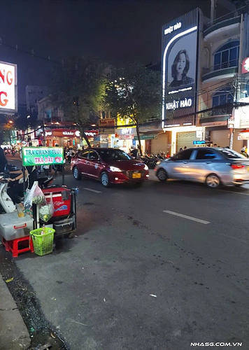 Bán nhà mặt tiền đối diện phố đi bộ Nguyễn Huệ